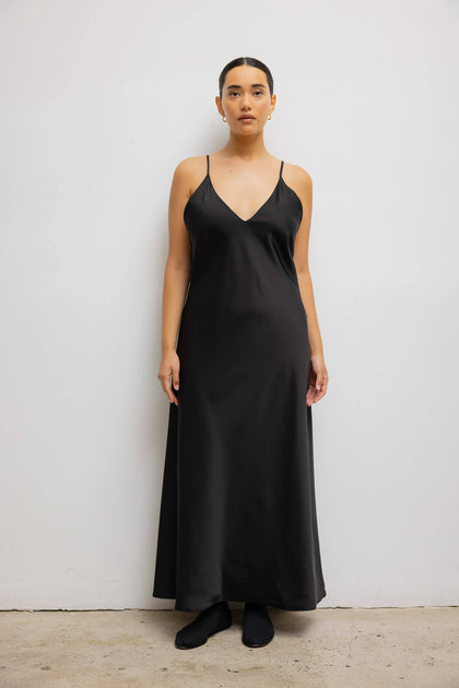 LESET_BARB_BARBBACKLESSDRESS_B