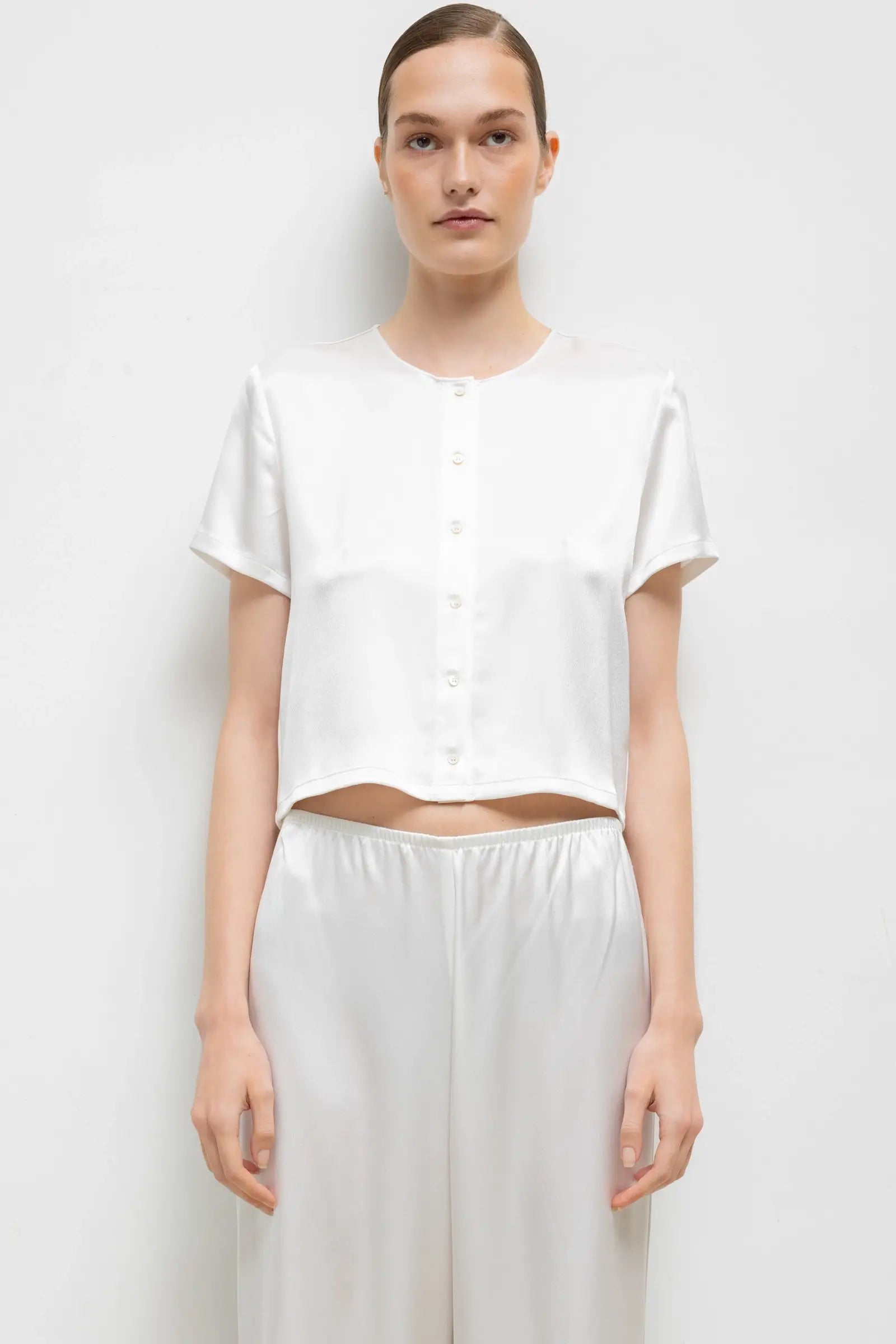 Barb Short Sleeve Cardigan in Optic White in Satin – LESET
