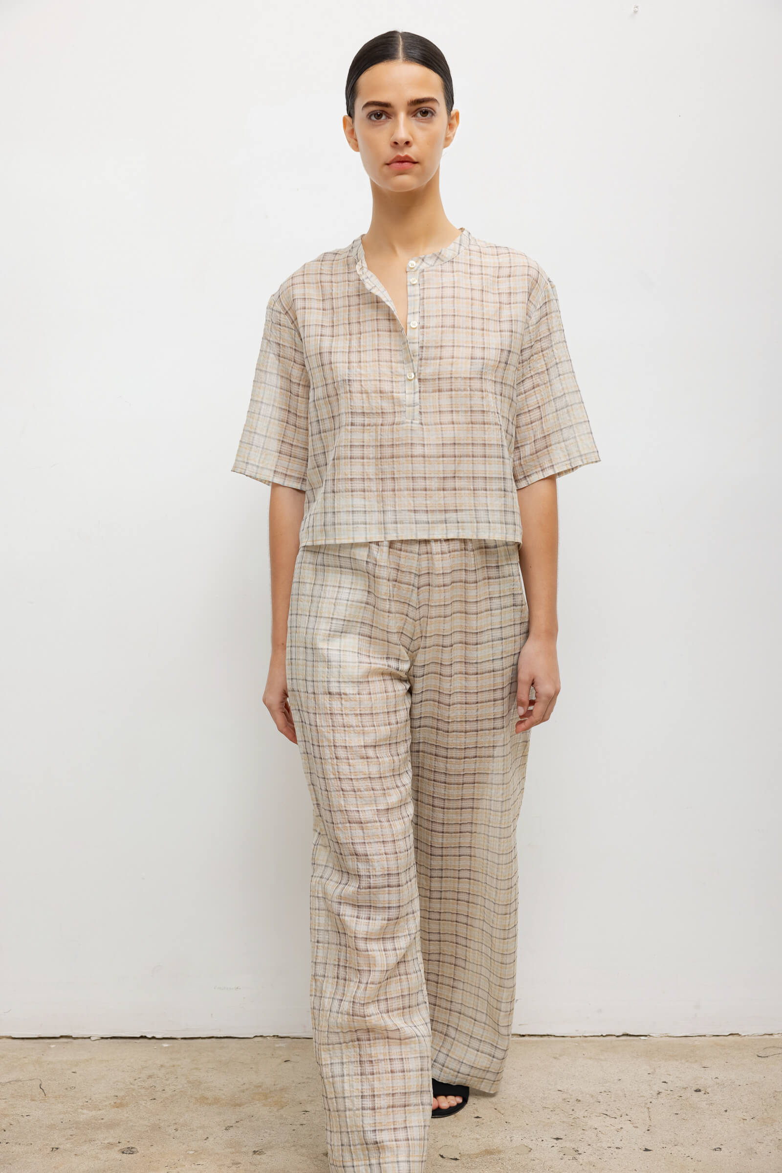 #color_creme-charcoal-sun-plaid