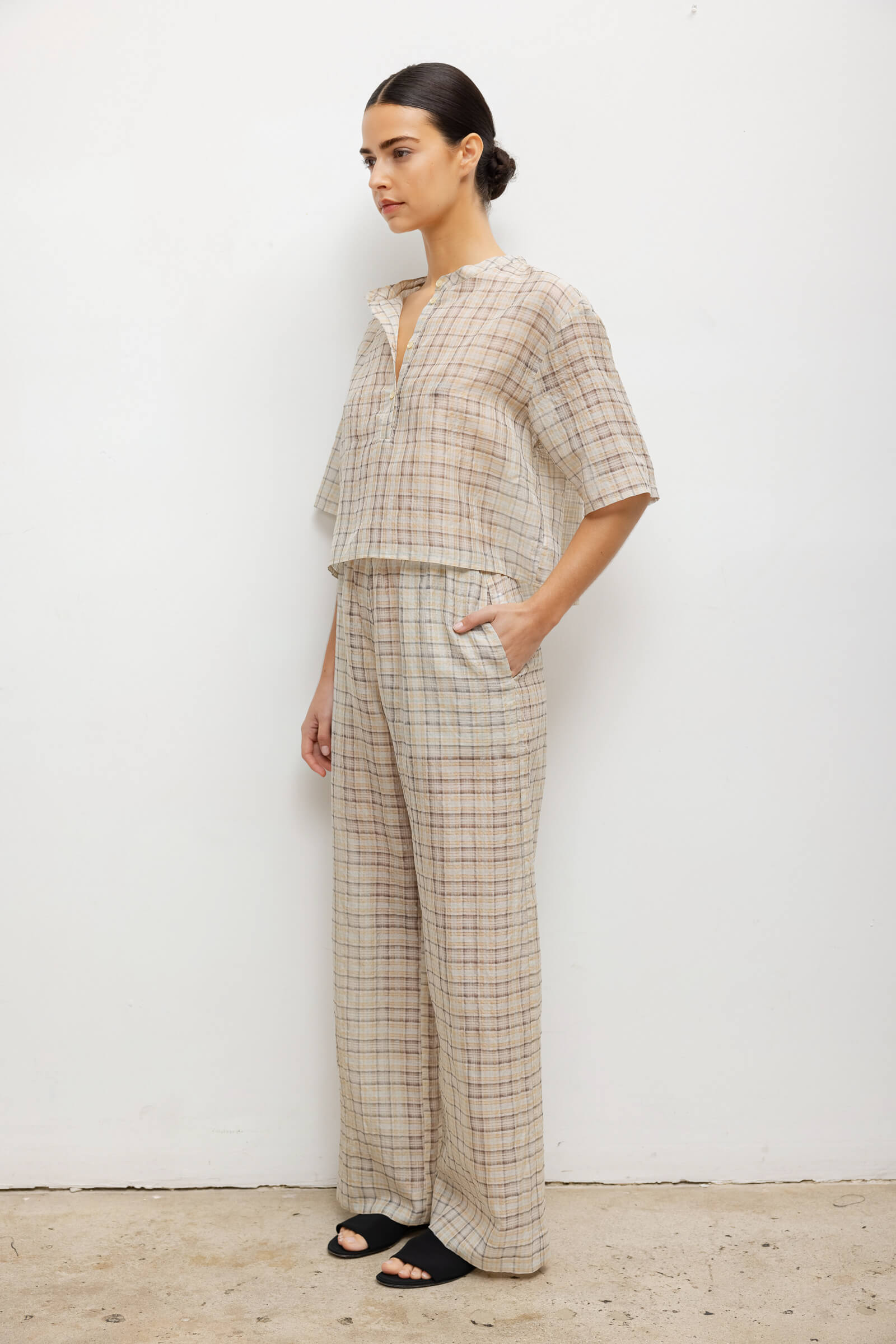 #color_creme-charcoal-sun-plaid