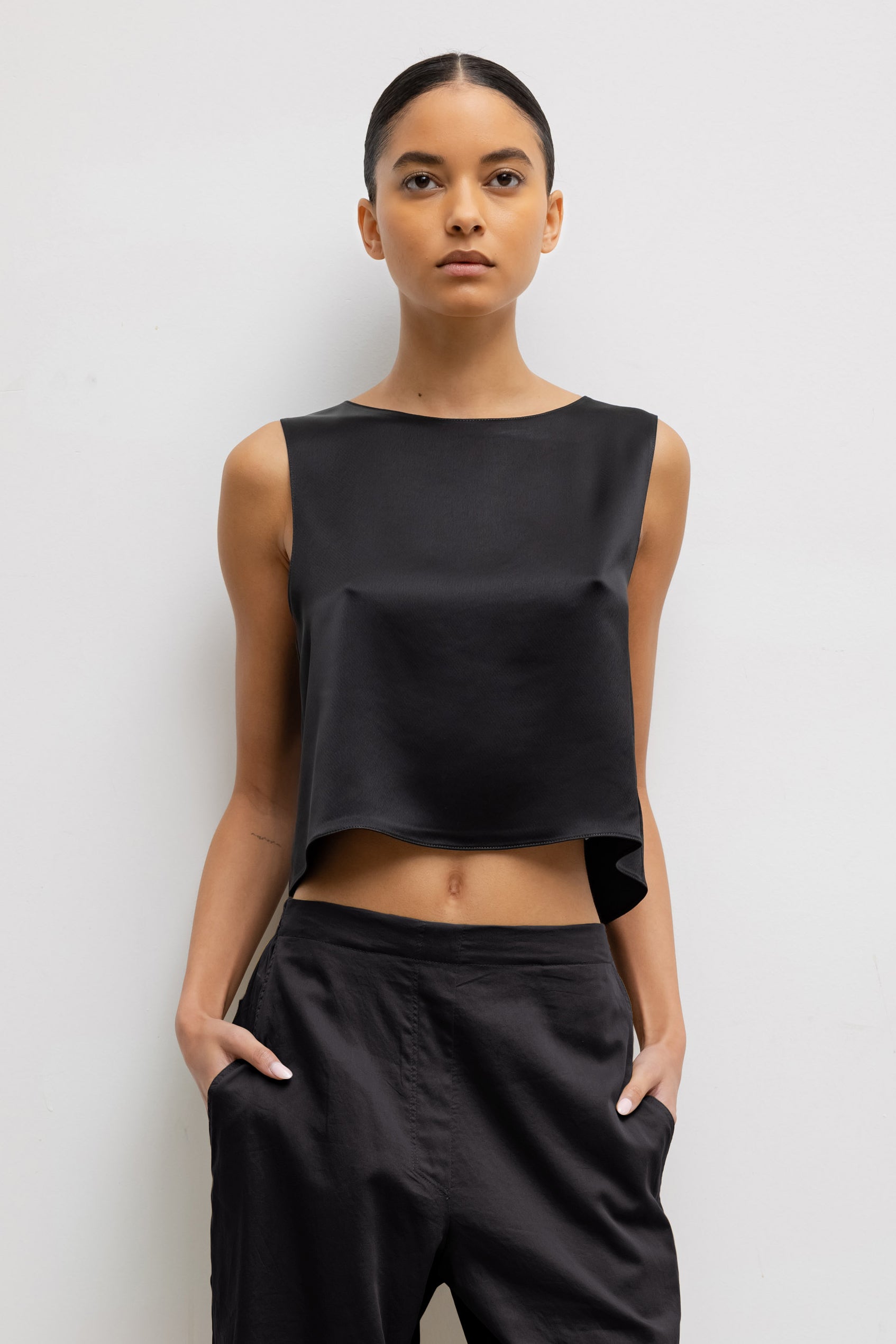 Barb Crop Sleeveless Crew