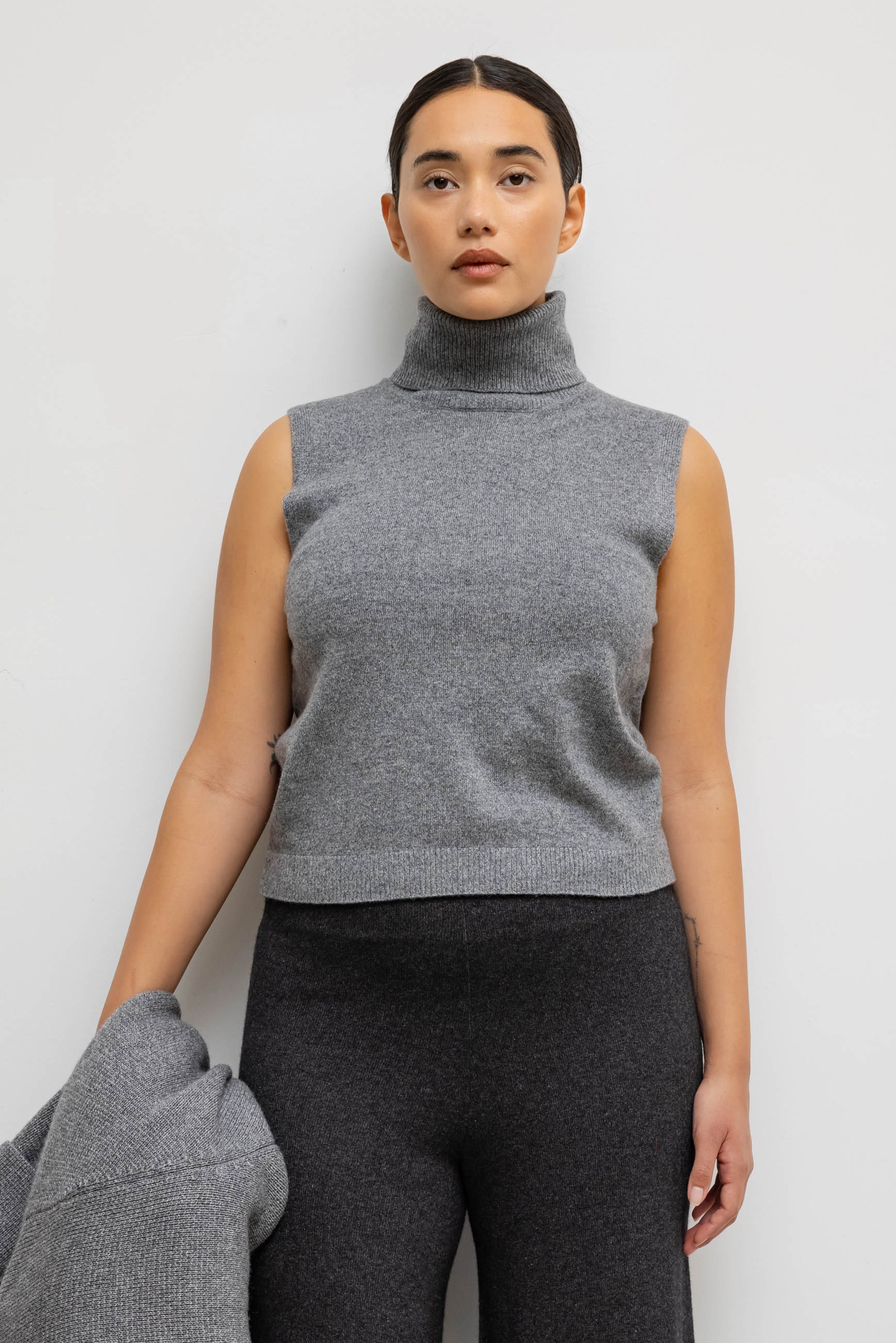 Zoe Sleeveless Turtleneck