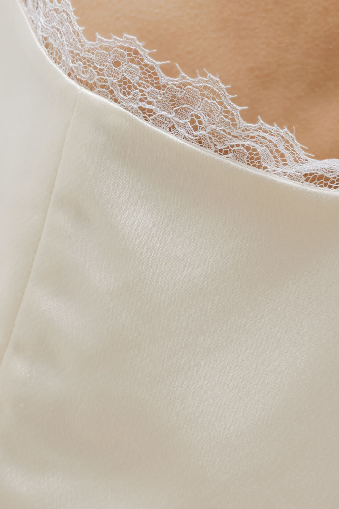 Close up of Barb creme lace
