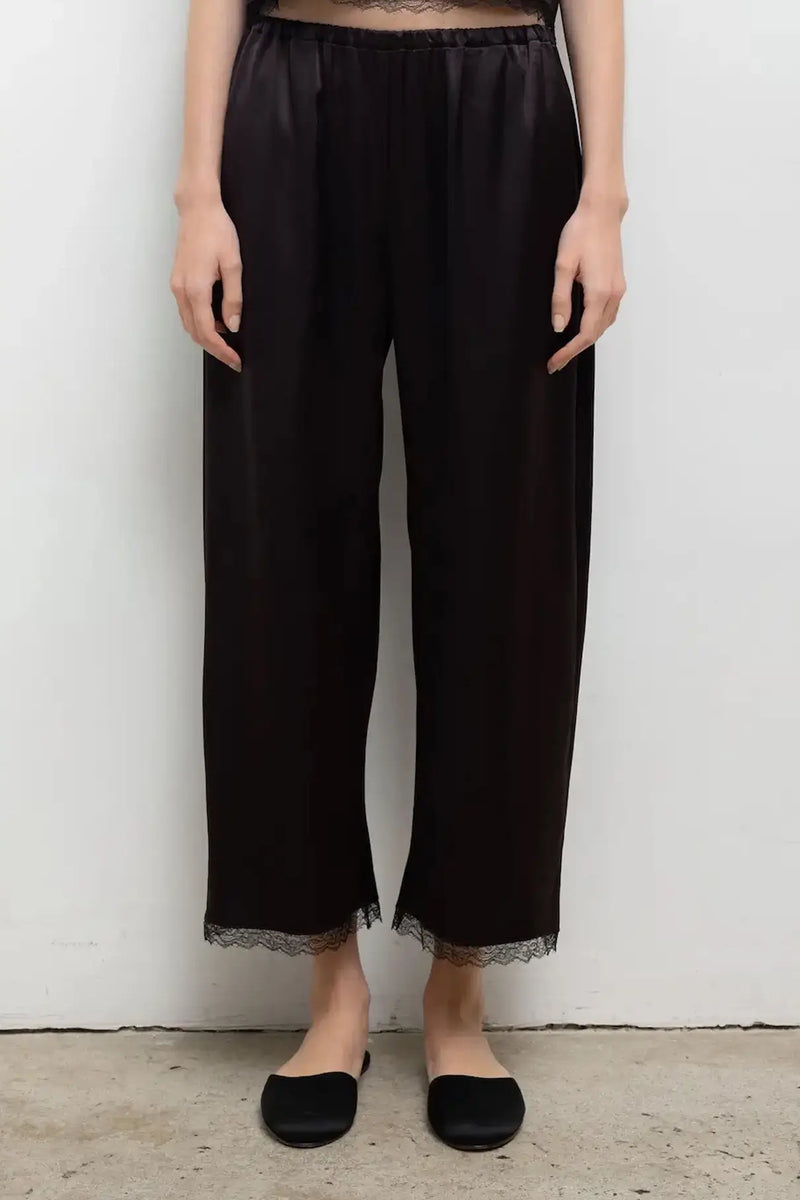 Close up of model wearing the Barb lace crop pant in choco.