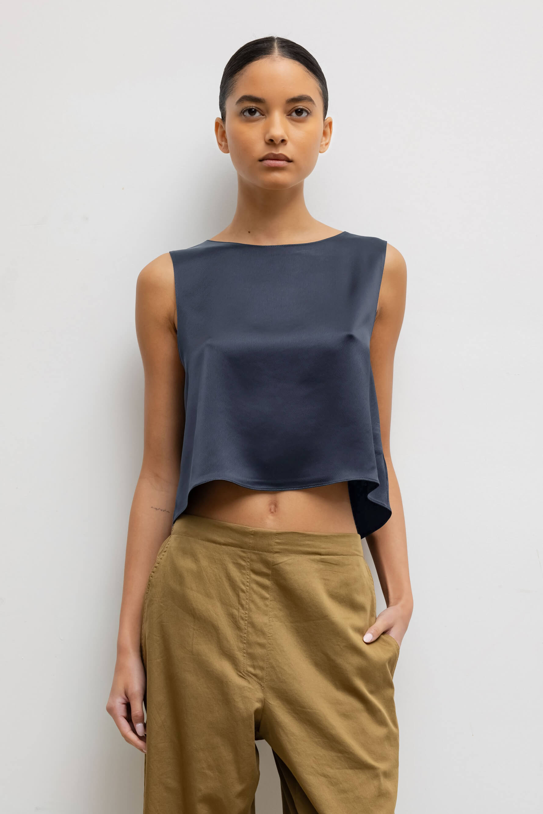 Barb Crop Sleeveless Crew