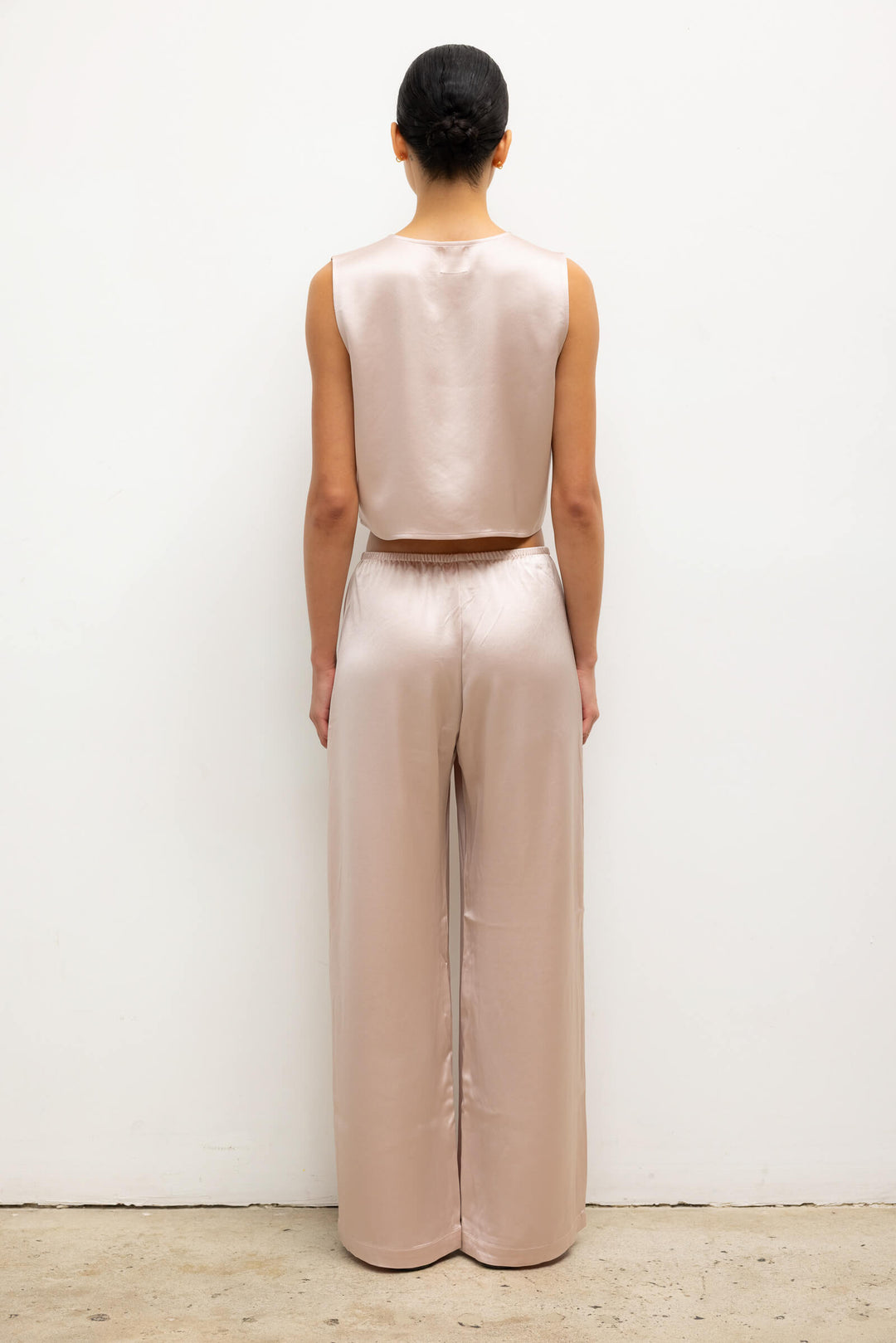 【関税込み】LESET ブラウン Barb ワイドレッグ ラウンジパンツ LESET Barb Wide Leg Pant in Chocolate in Satin