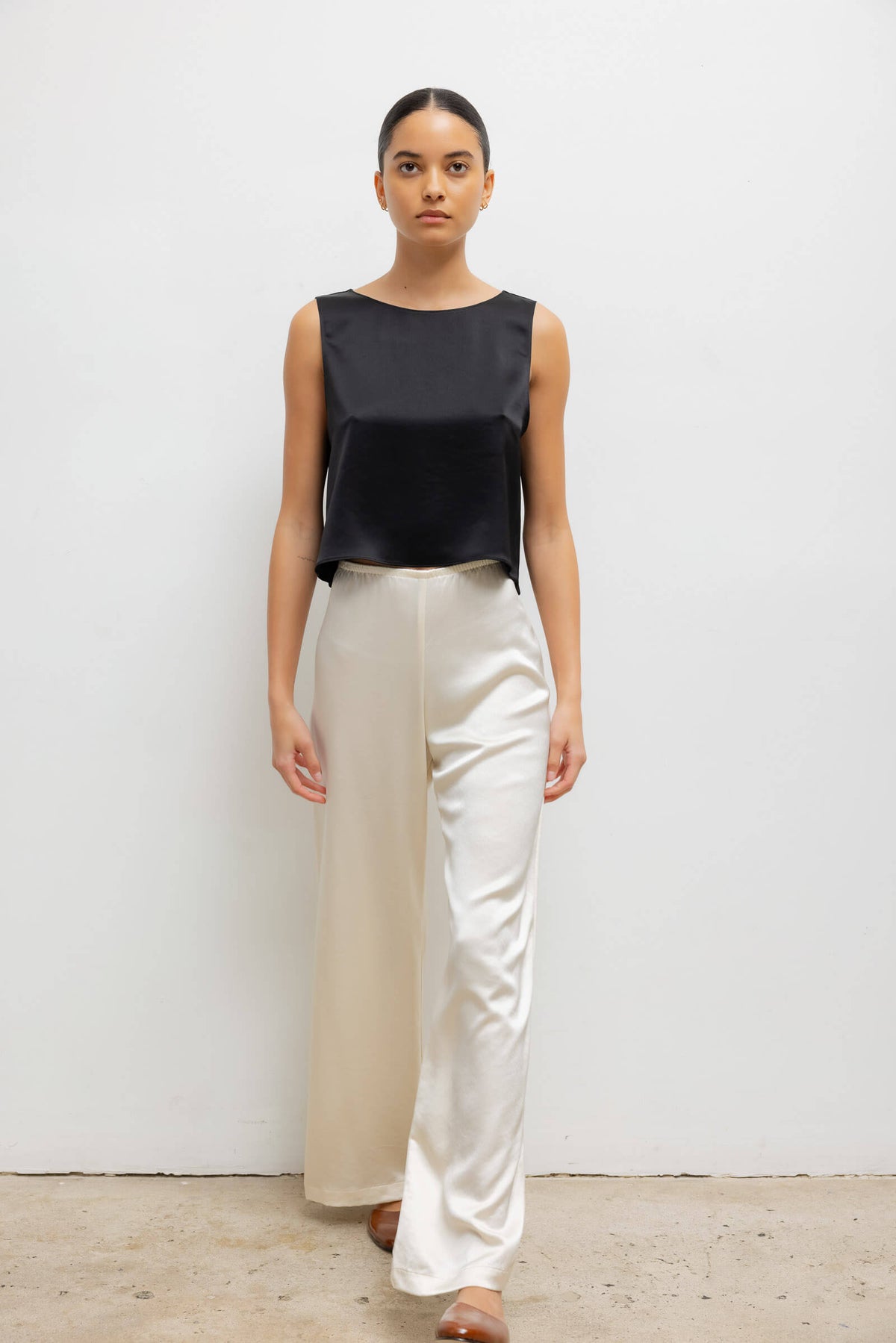 Barb Crop Sleeveless Crew - Black - Image 4