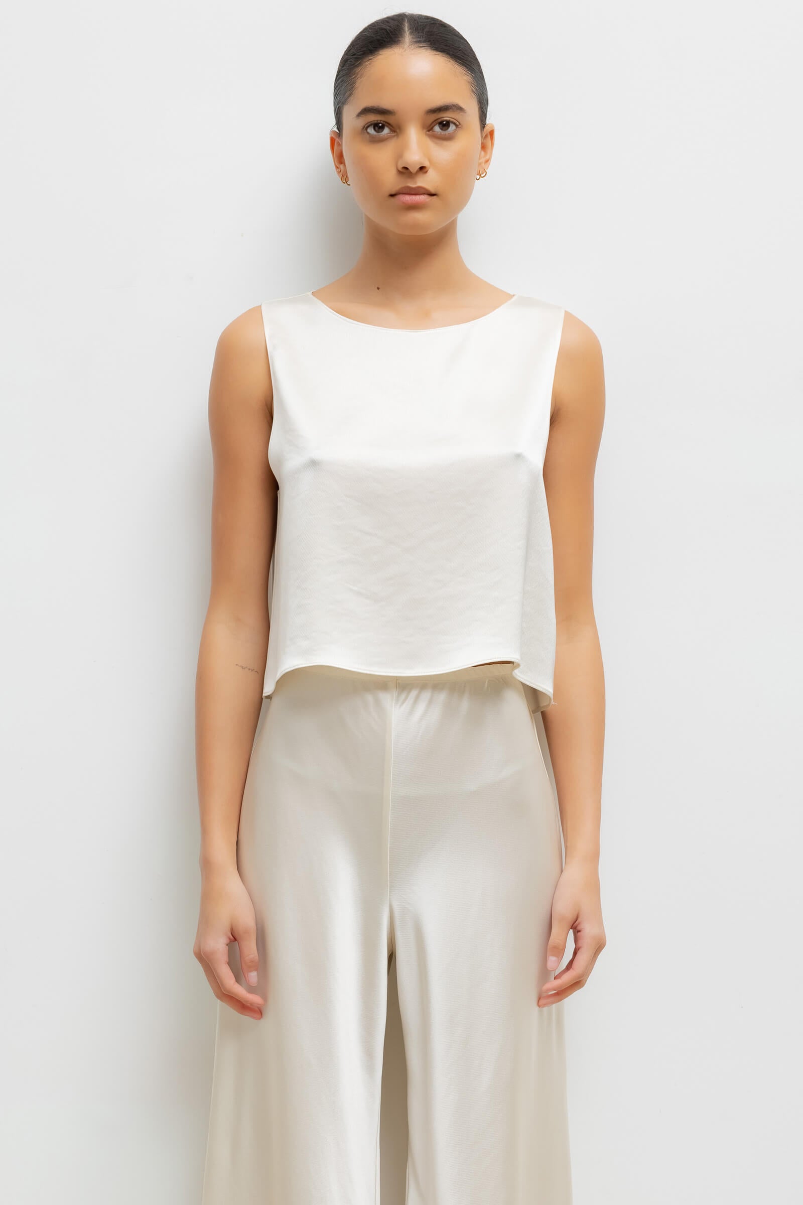 Barb Crop Sleeveless Crew