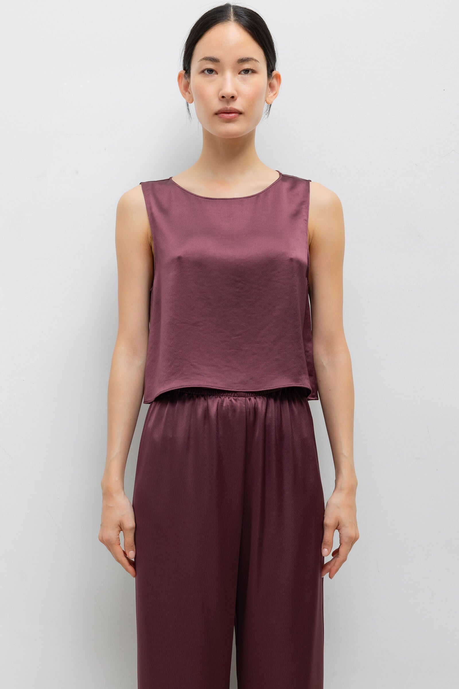 Barb Crop Sleeveless Crew