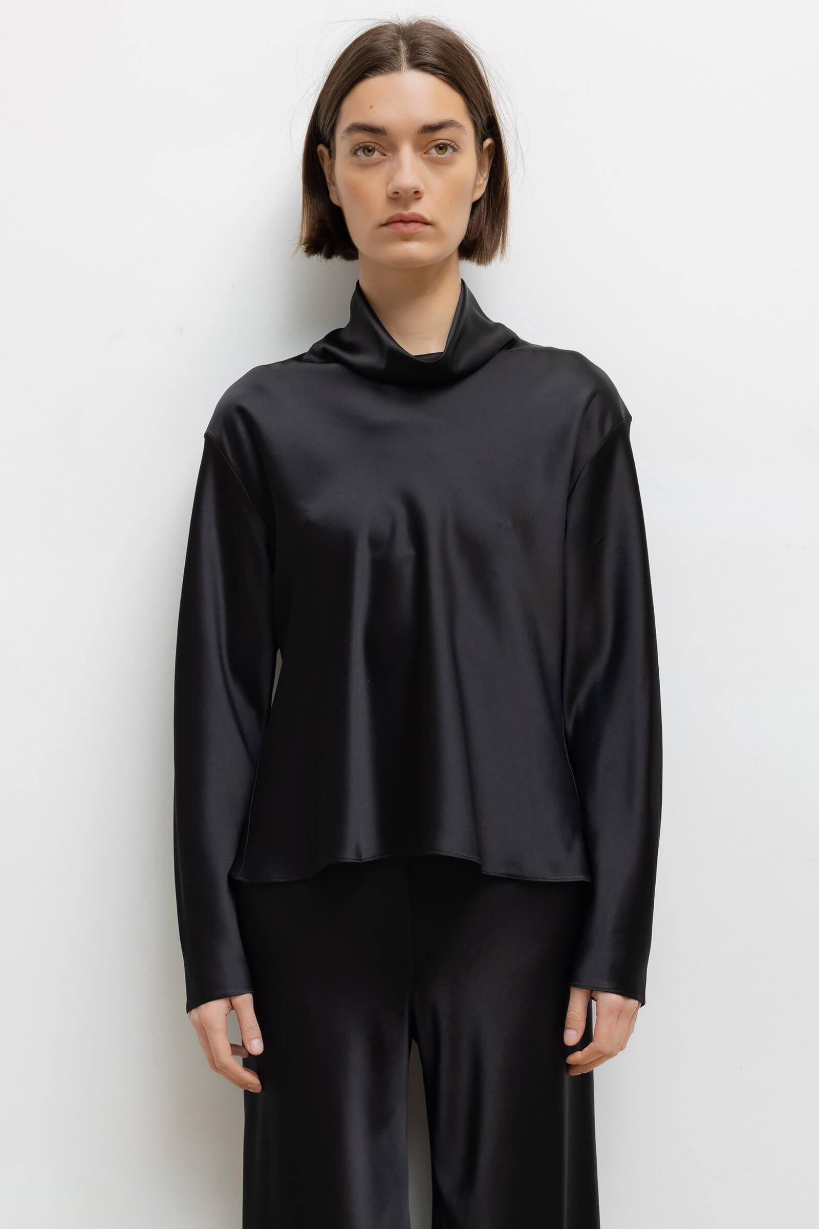 Barb Long Sleeve Cowl