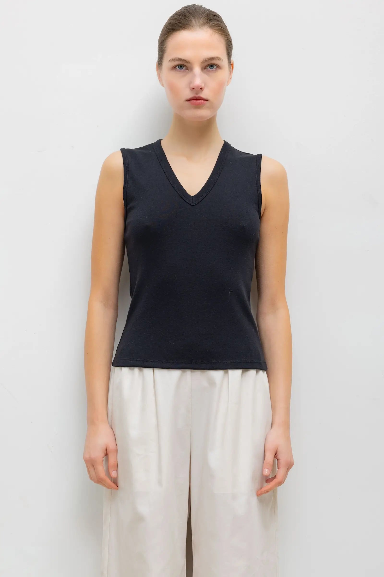 Nando Sleeveless V Neck