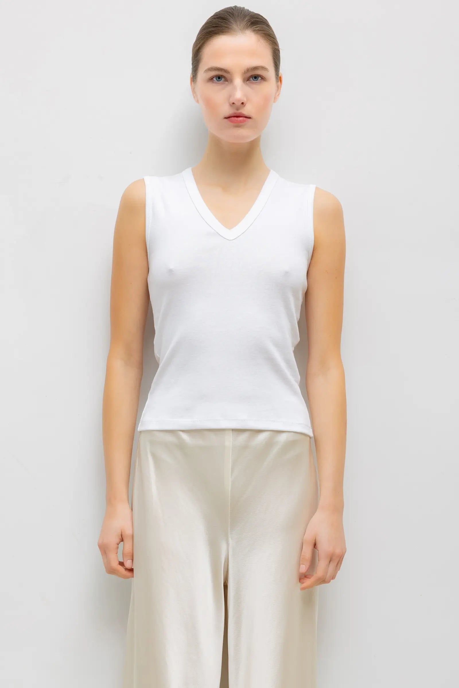 Nando Sleeveless V Neck