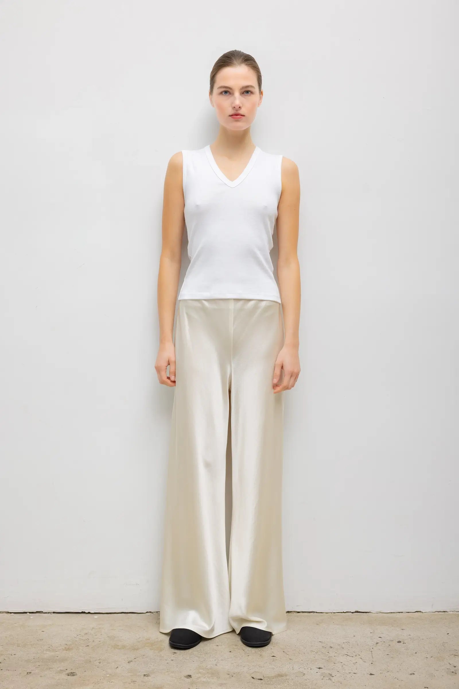 Nando Sleeveless V Neck-2