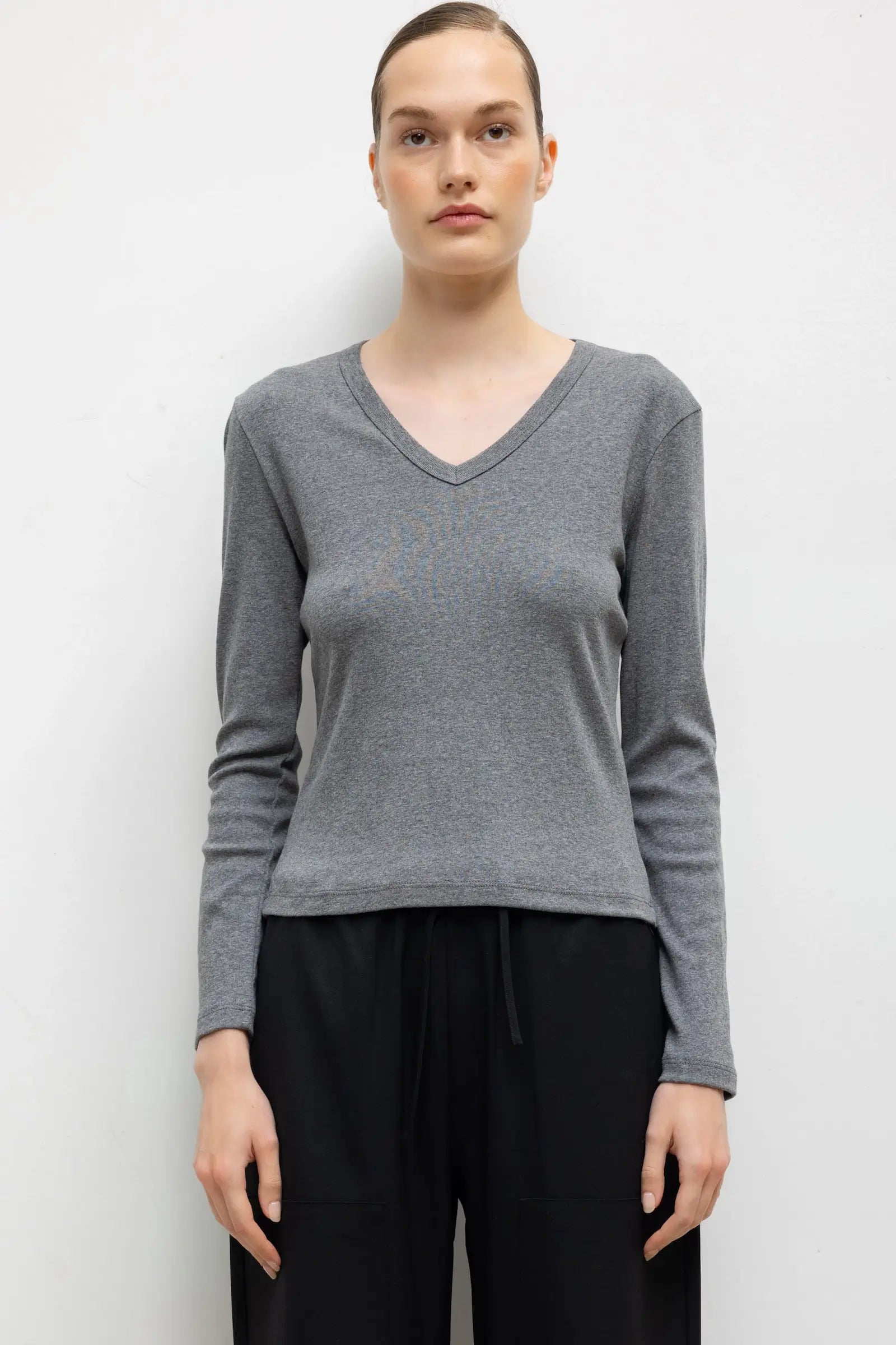 Pre-Order: Nando Slim Long Sleeve V Neck