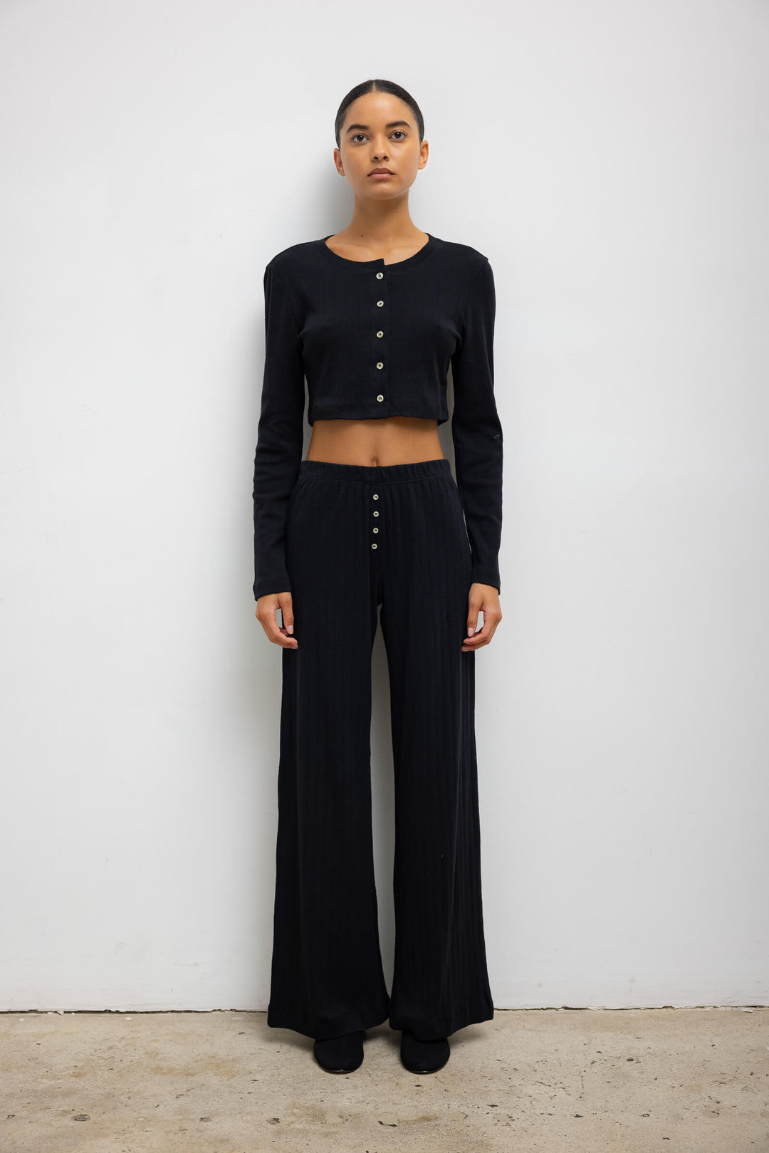 ◆DEINET◆ CROP KNIT CARDIGAN IN BLACK KDCBC4WB211 CROP KNIT CARDIGAN IN BLACK - DEINET