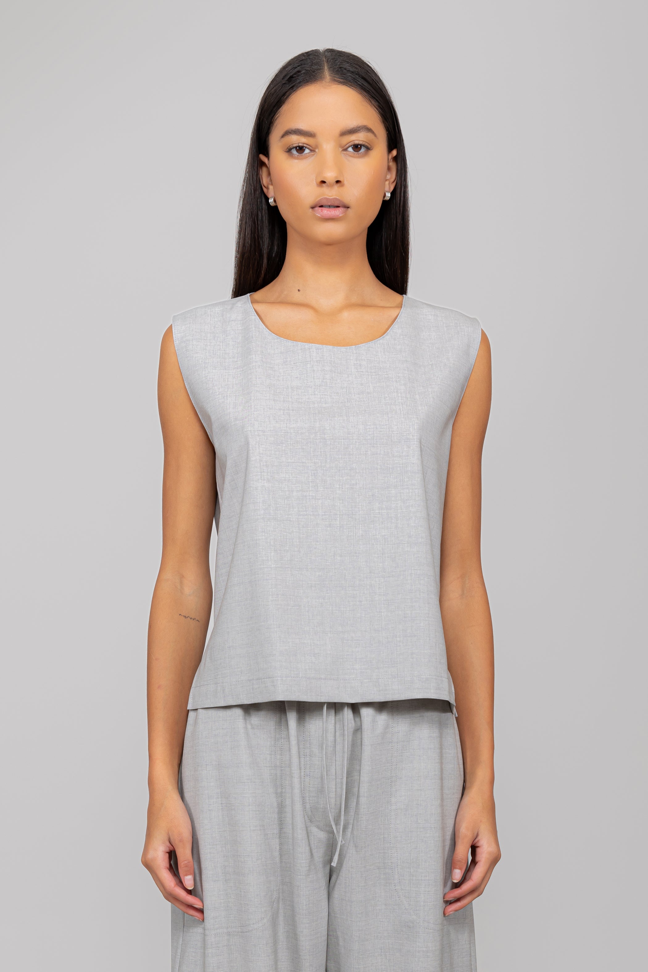 Jane Lightweight Sleeveless Crew