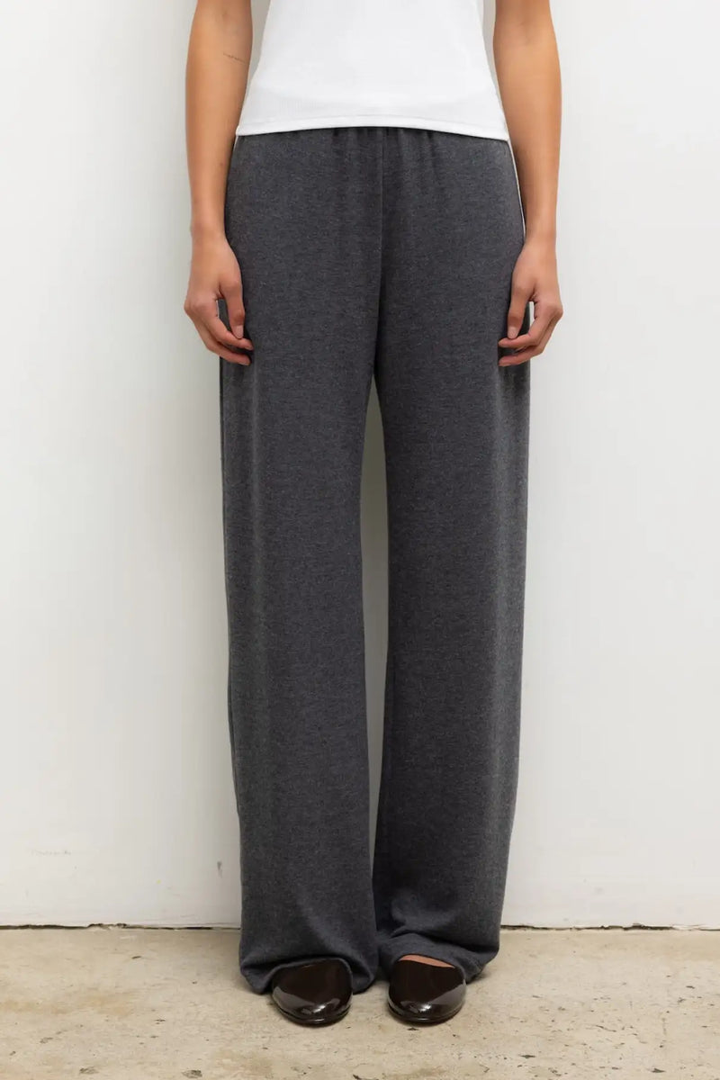 Close up of model wearing the Lauren pocket pant in charcoal.