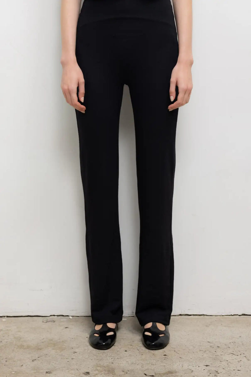 Close up of model wearing the Lauren straight leg pant in black.