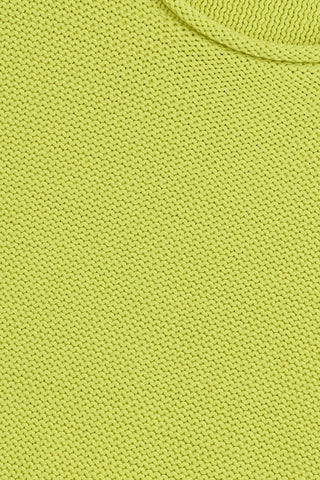 Close up of the Mae in Chartreuse.