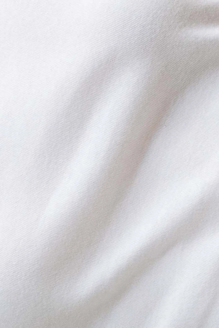 Close up of Nando white