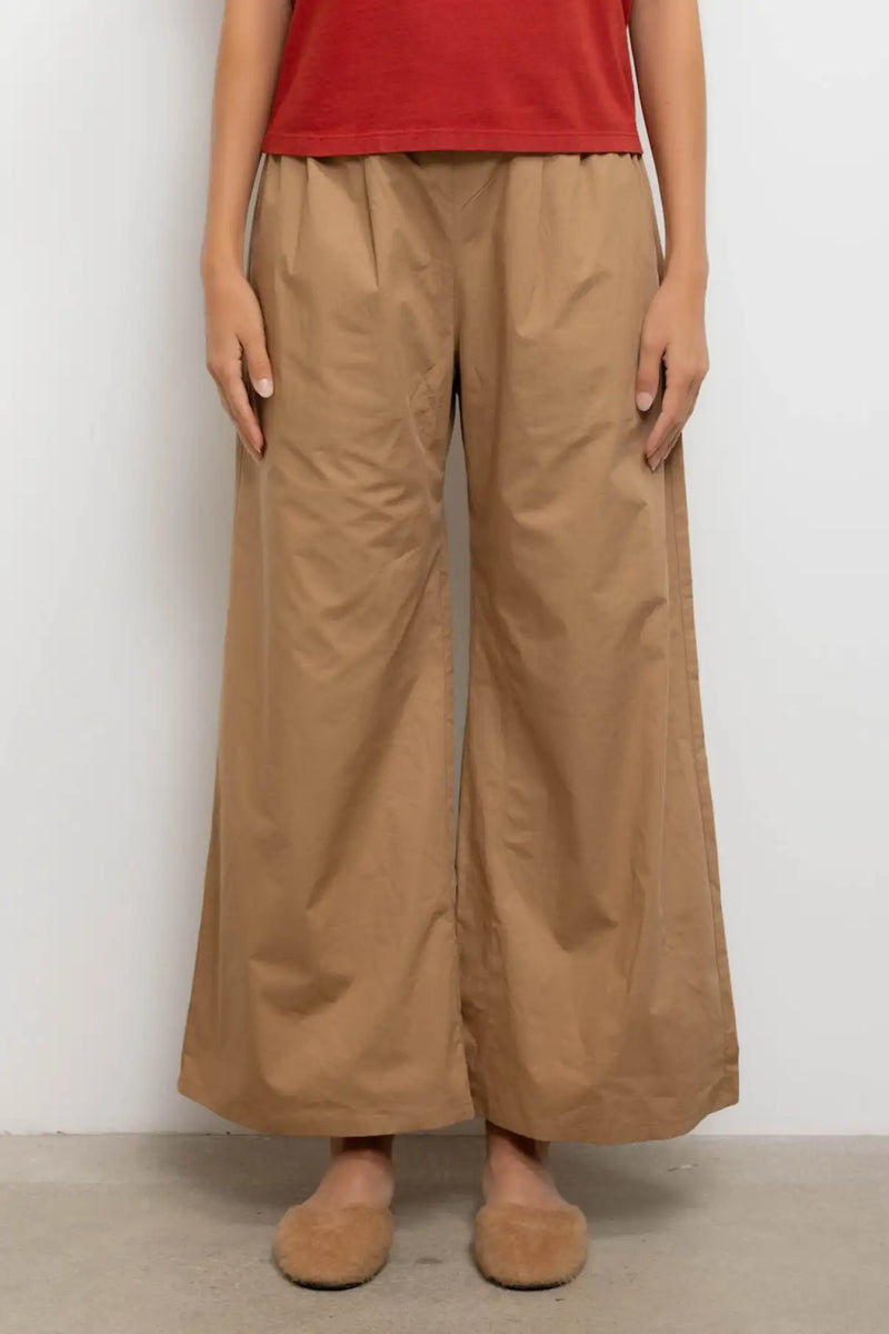 Close up of model wearing the Yoshi wide leg boxer pant in camel.